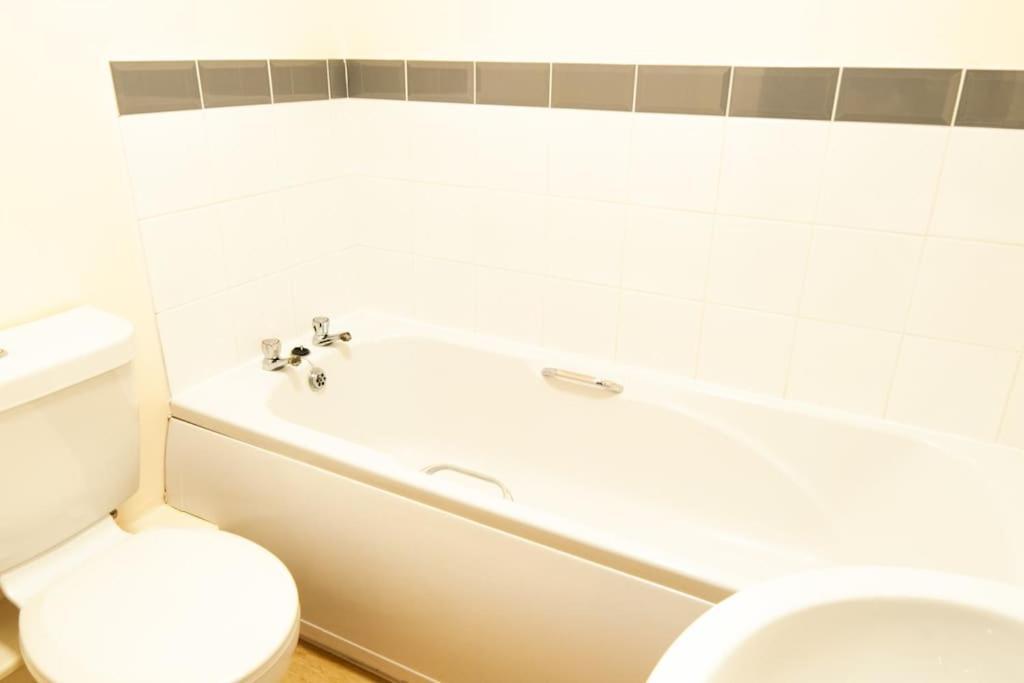 Burton-upon-Trent *New* 2-Bed Modern Apartment מראה חיצוני תמונה