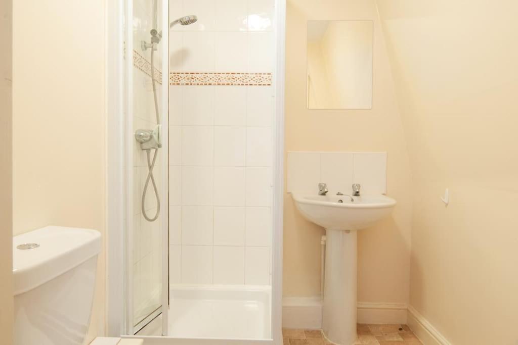 Burton-upon-Trent *New* 2-Bed Modern Apartment מראה חיצוני תמונה
