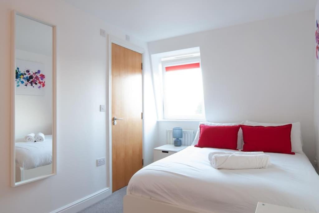 Burton-upon-Trent *New* 2-Bed Modern Apartment מראה חיצוני תמונה